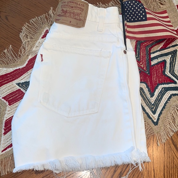 Levi's Pants - LEVI’S❤️Vintage RARE White High Rise Waist 550 SHORTS. VTG Sz 9 but 26” Waist